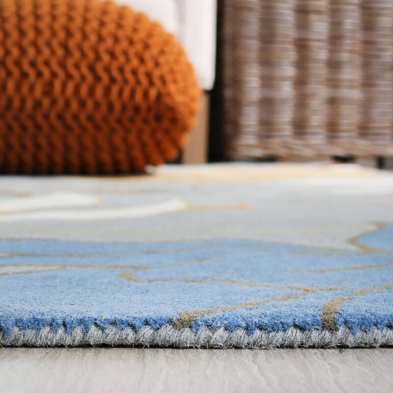 SAFAVIEH Handmade Soho Siobhan Floral N.Z. Wool Rug