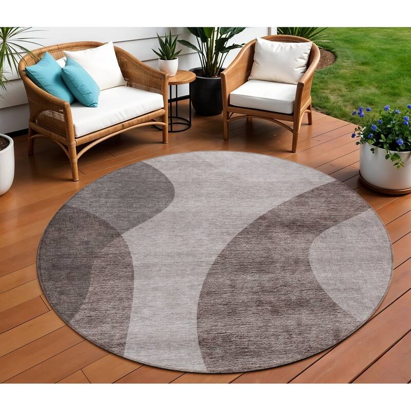HomeRoots Abstract Transitional Rectangle Outdoor Rug - 8' Round
