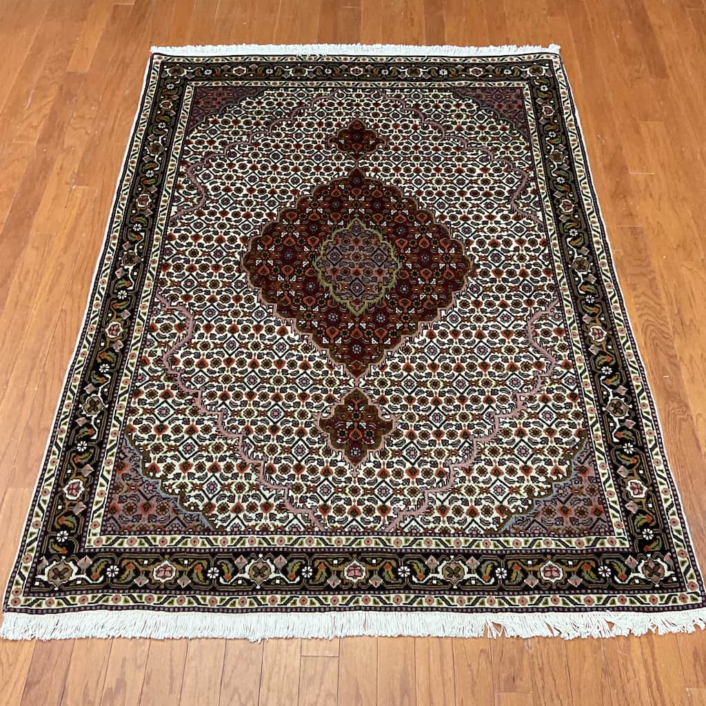 HERAT ORIENTAL Handmade Fish Design Tabriz Wool Rug - 4'8" x 6'6"