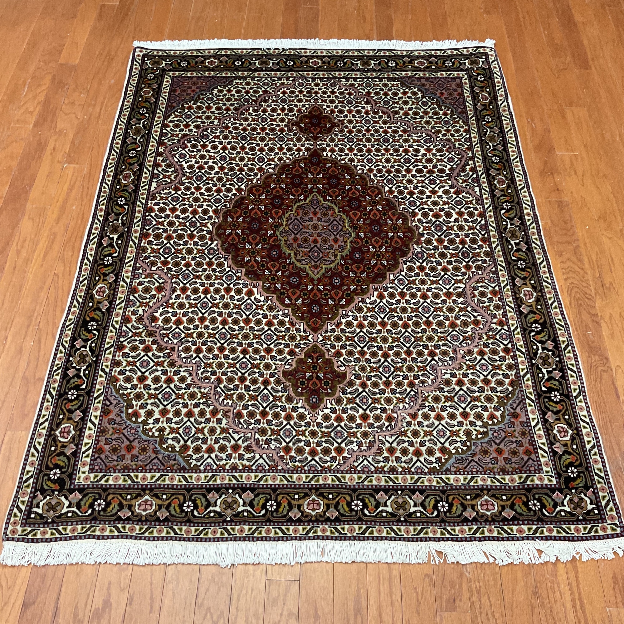HERAT ORIENTAL Handmade Fish Design Tabriz Wool Rug - 4'8" x 6'6"