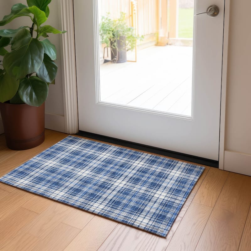 Machine Washable Indoor/ Outdoor Plaid Chantille Rug - Navy - 1'8" x 2'6"