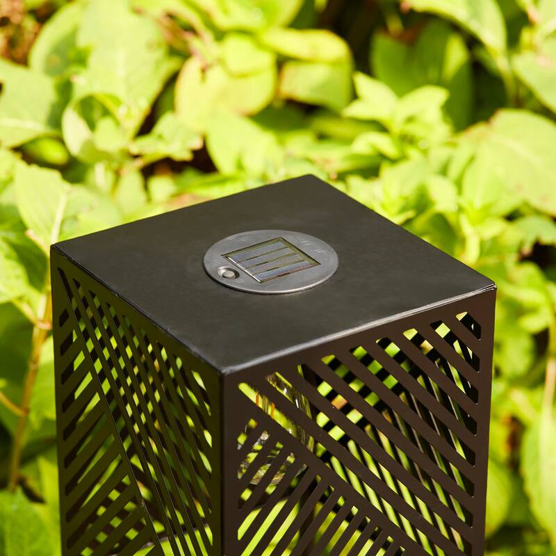 Glitzhome Set of 2 Outdoor Geometric Black Metal Solar Standing Lanterns with Bulb