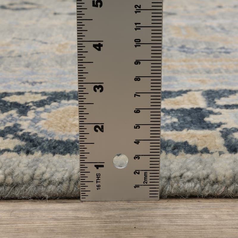 Maylin Traditional Oriental Grey/ Blue Area Rug