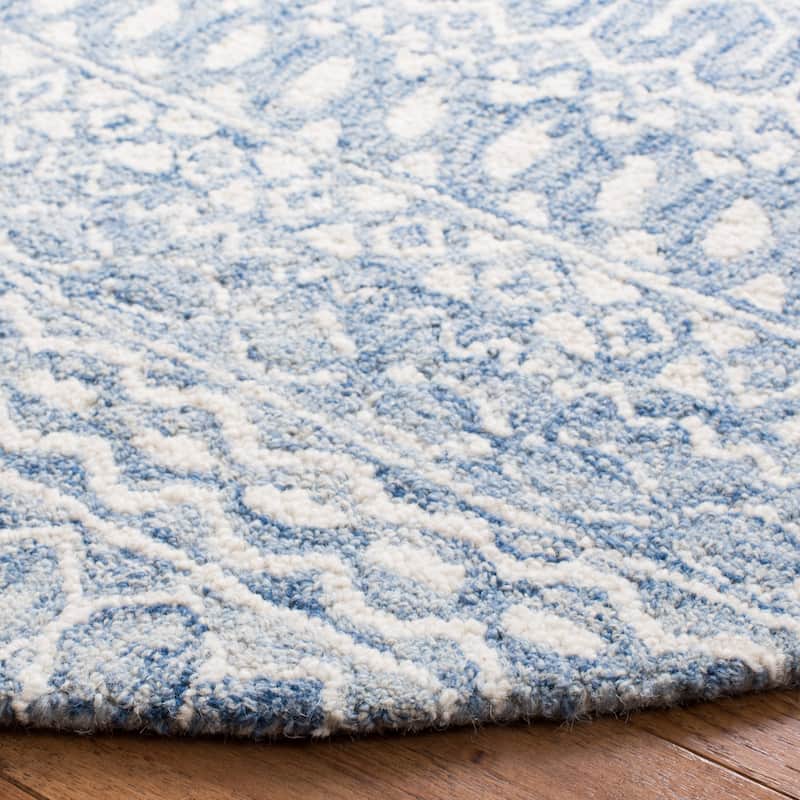 SAFAVIEH, Handmade Micro-Loop Fedosia Wool Rug