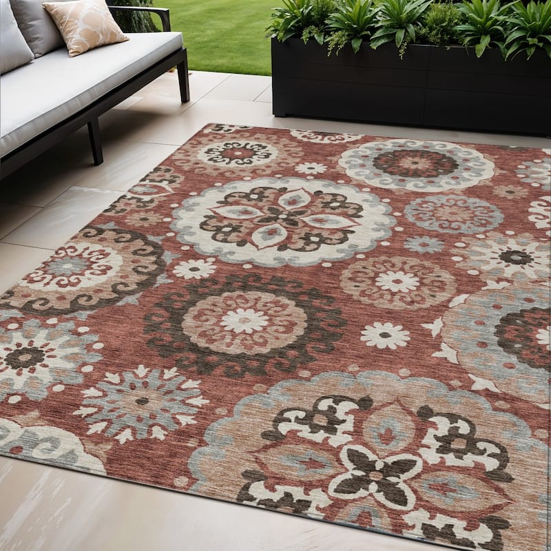 HomeRoots Floral Medallion Transitional Rectangle Outdoor Rug - 5' X 8'