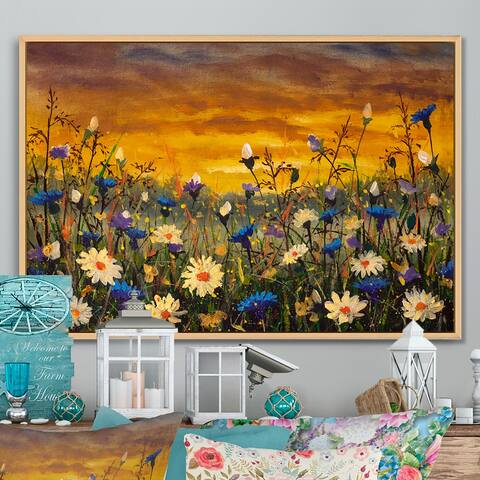 Designart 'White Daisies Flowers On Sunset Painting' Traditional Framed Canvas artwork