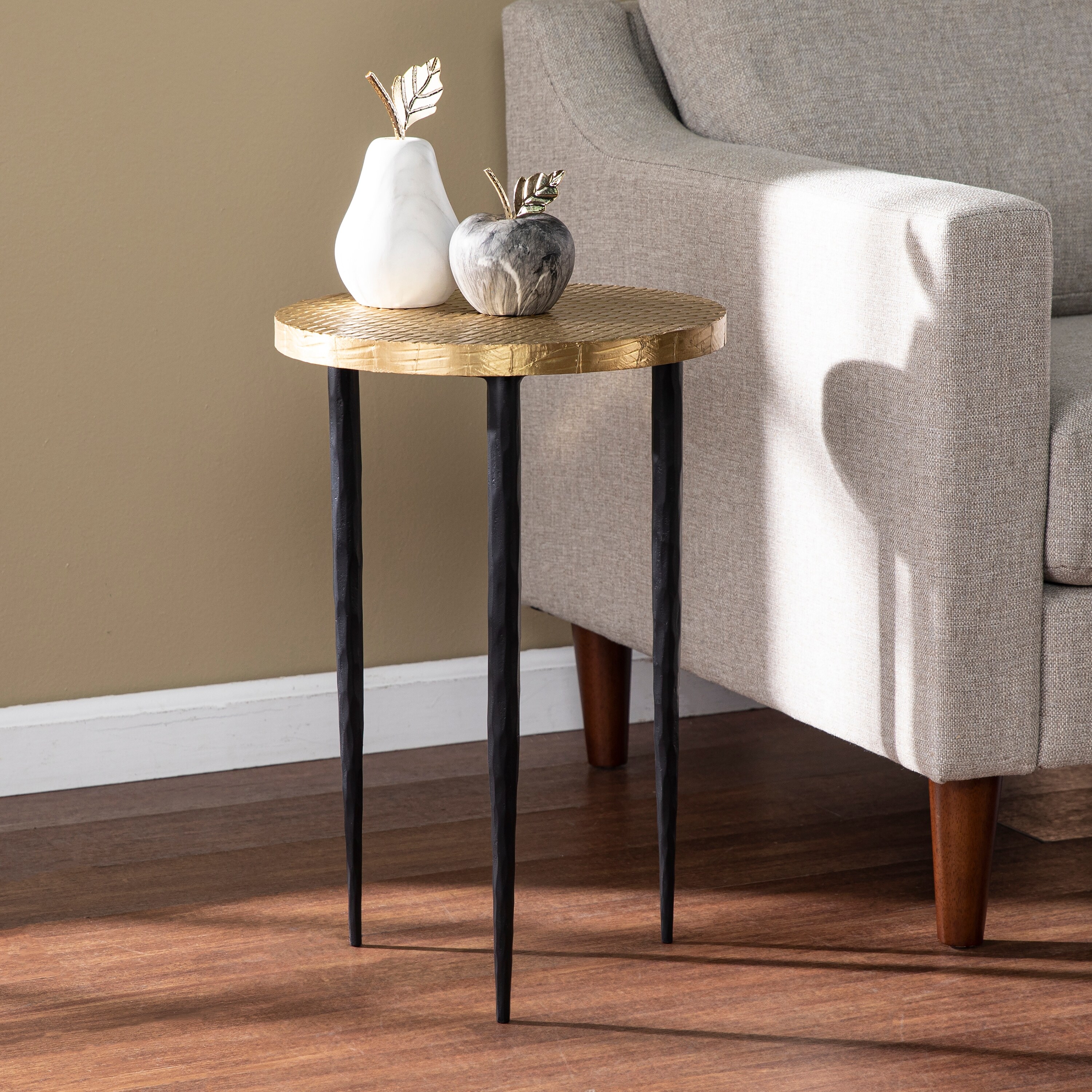Strick Bolton Jedwick Round End Table W Embossed Top Strick Bolton Jedwick Round End Table W Embossed Top