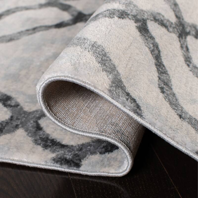 SAFAVIEH Isabella Bethany Trellis Distressed Rug