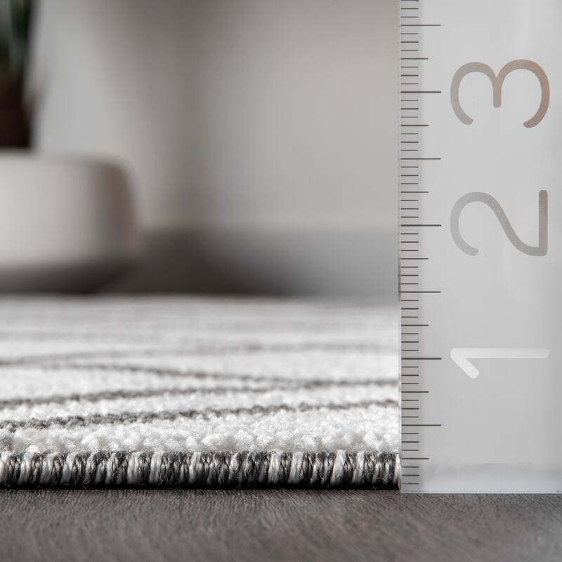 Nuloom Geometric Remi Modern Lattice Area Rug