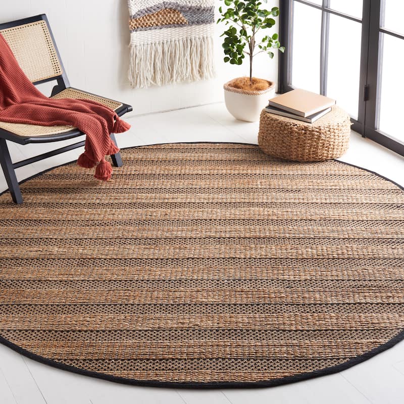 SAFAVIEH Handmade Natural Fiber Samira Geometric Seagrass Rug - 7' Round - Black/Natural