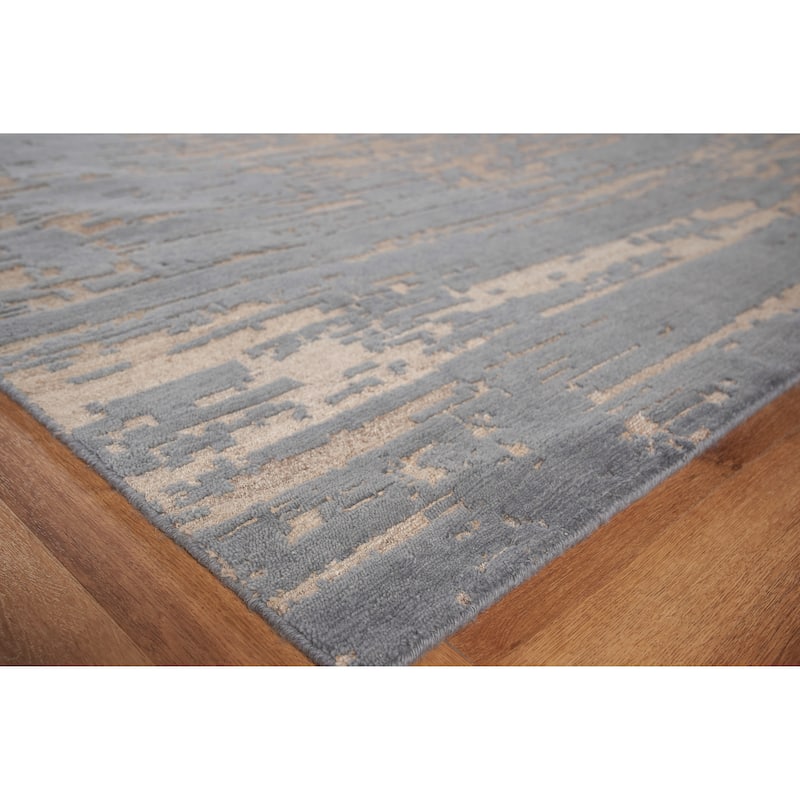 EXQUISITE RUGS Platinum Hand-knotted Wool/Nettle Grey/Beige Area Rug.