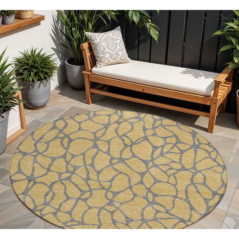 HomeRoots Geometric Transitional Rectangle Outdoor Rug - 8' Round