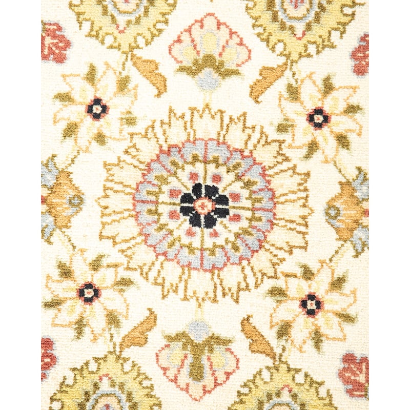 Overton Handknotted Wool Traditional Oriental Ivory Area Rug - 4' x 6'