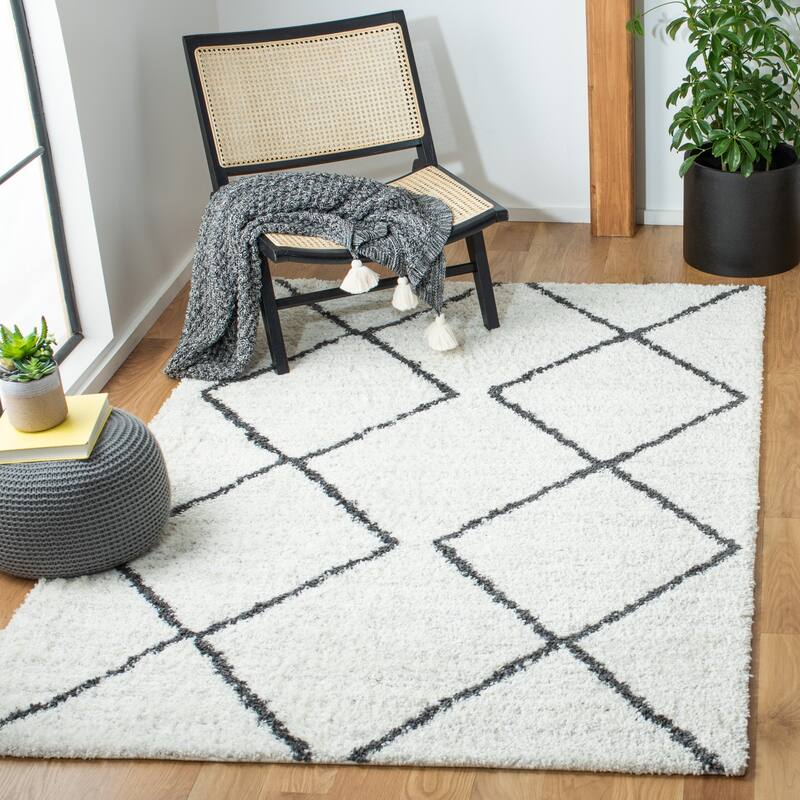 SAFAVIEH August Shag Aculina Trellis 1.26-inch Thick Rug - 8' x 10' - Ivory/Black