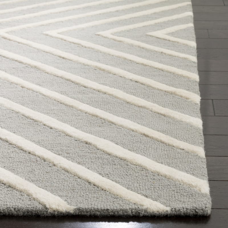 SAFAVIEH Handmade Kids Brionna Wool Rug
