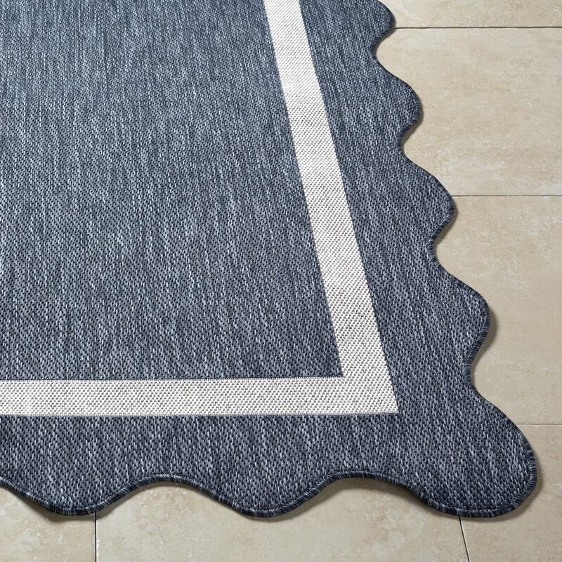 Livabliss Miami Beach Traditional Indoor / Outdoor Area Rug