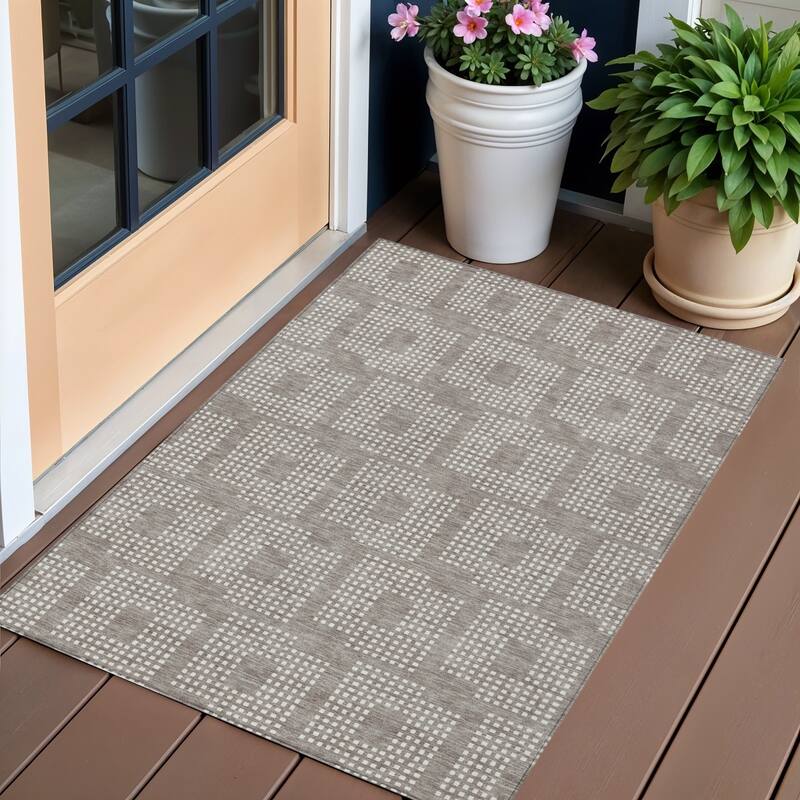 HomeRoots Geometric Transitional Rectangle Outdoor Rug - 3' x 5'