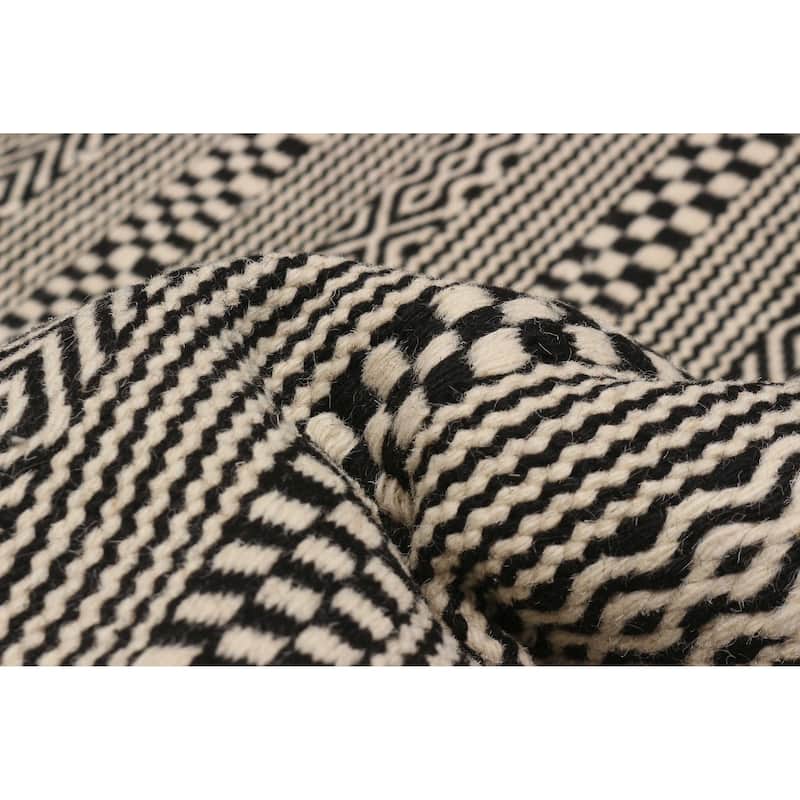 Nevada Black, Cream Kilim 5'0" x 8'0" - 5'0 x 8'0
