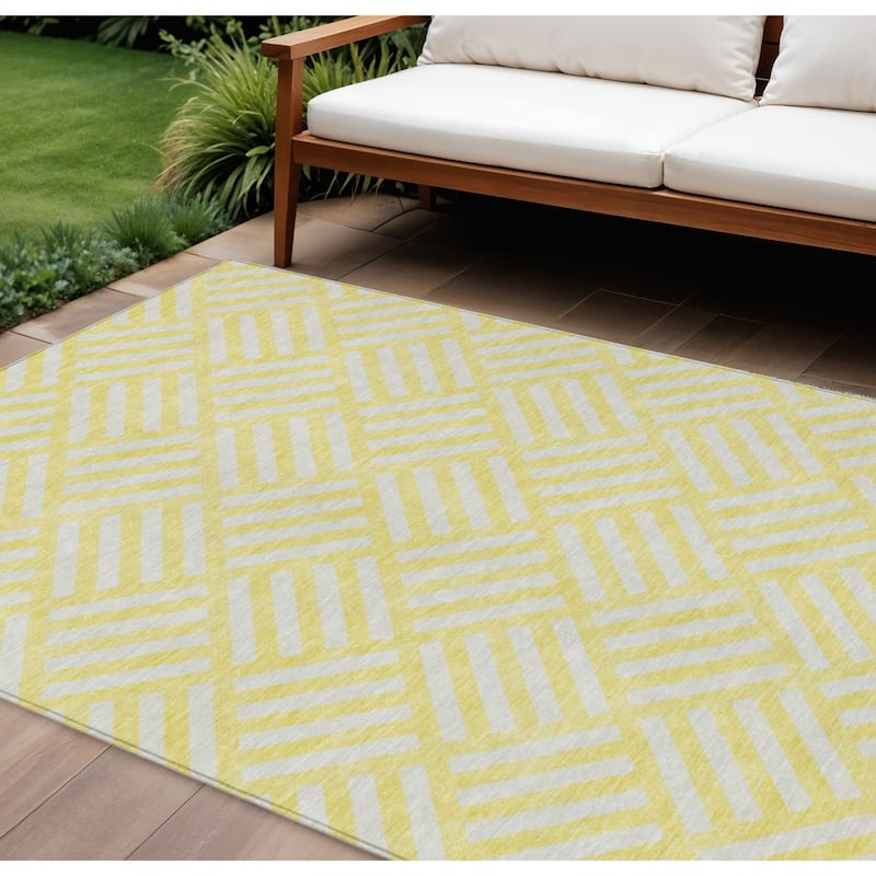 HomeRoots Geometric Transitional Rectangle Outdoor Rug - 10' X 14'
