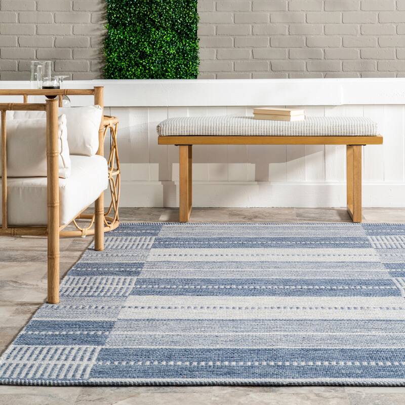 Nuloom Rayla Striped Blocks Indoor/Outdoor Area Rug