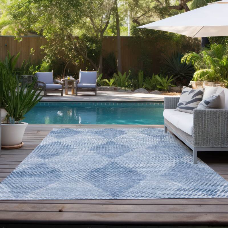 Machine Washable Indoor/ Outdoor Modern Diamonds Chantille Rug