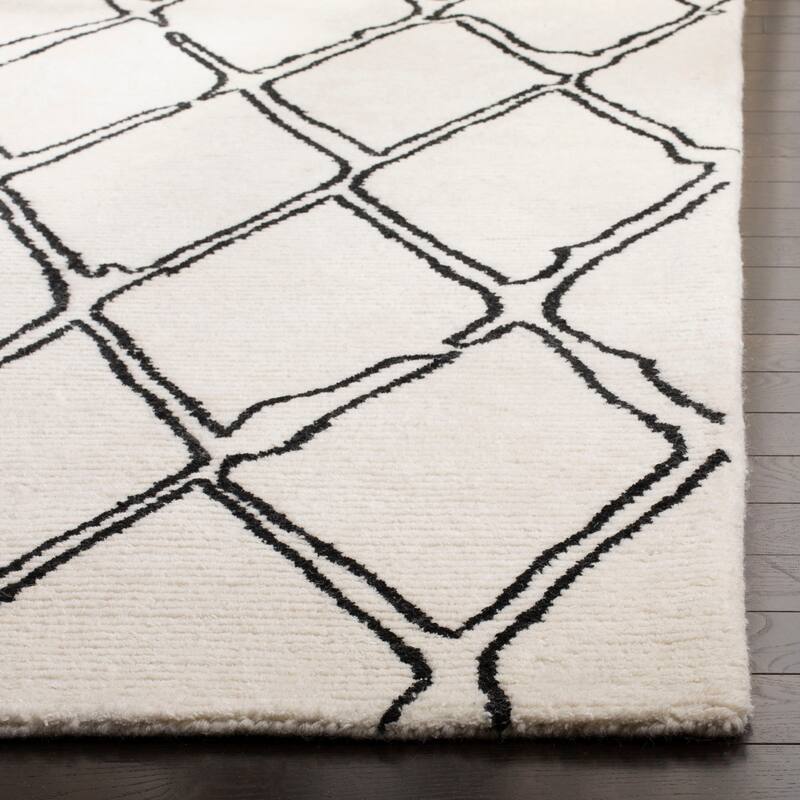 SAFAVIEH Handmade Casablanca Shag Charlyne Tribal Wool Rug