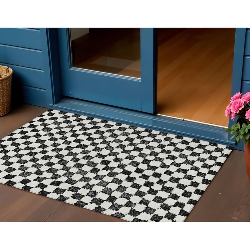HomeRoots Geometric Transitional Rectangle Outdoor Rug - 3' x 5'