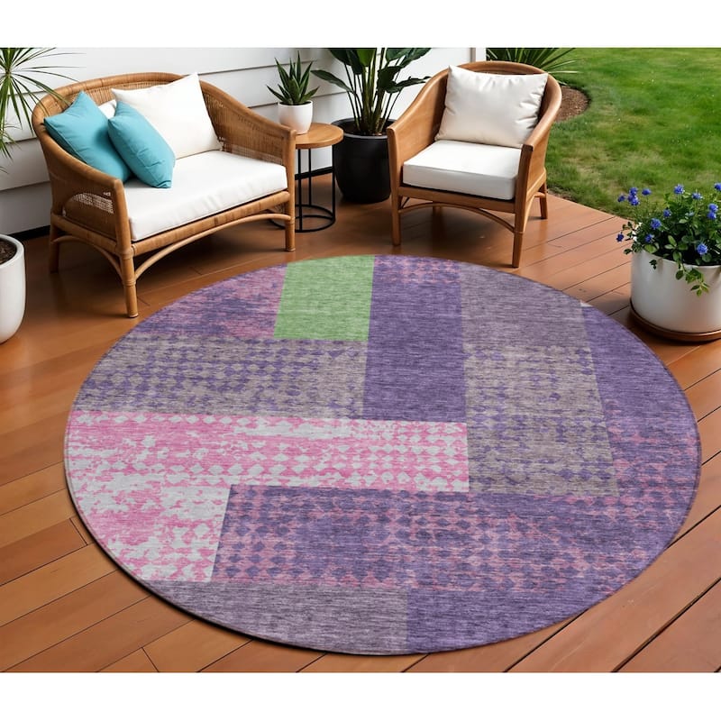 HomeRoots Geometric Transitional Rectangle Outdoor Rug - 8' Round