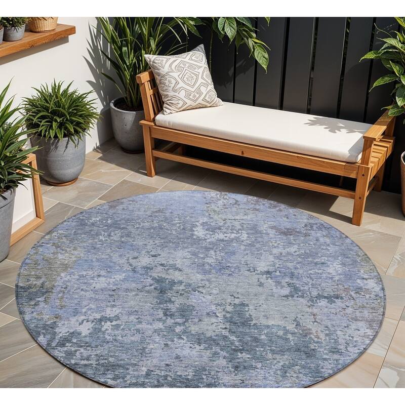 HomeRoots Abstract Transitional Rectangle Outdoor Rug - 8' Round
