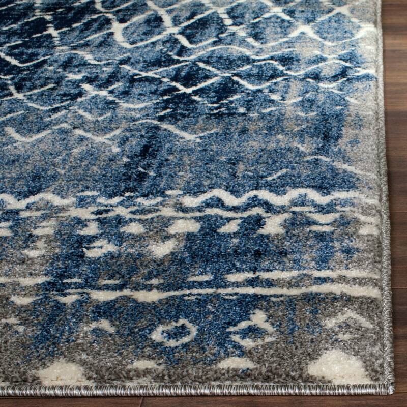 SAFAVIEH Tunisia Dorothea Southwestern Rug