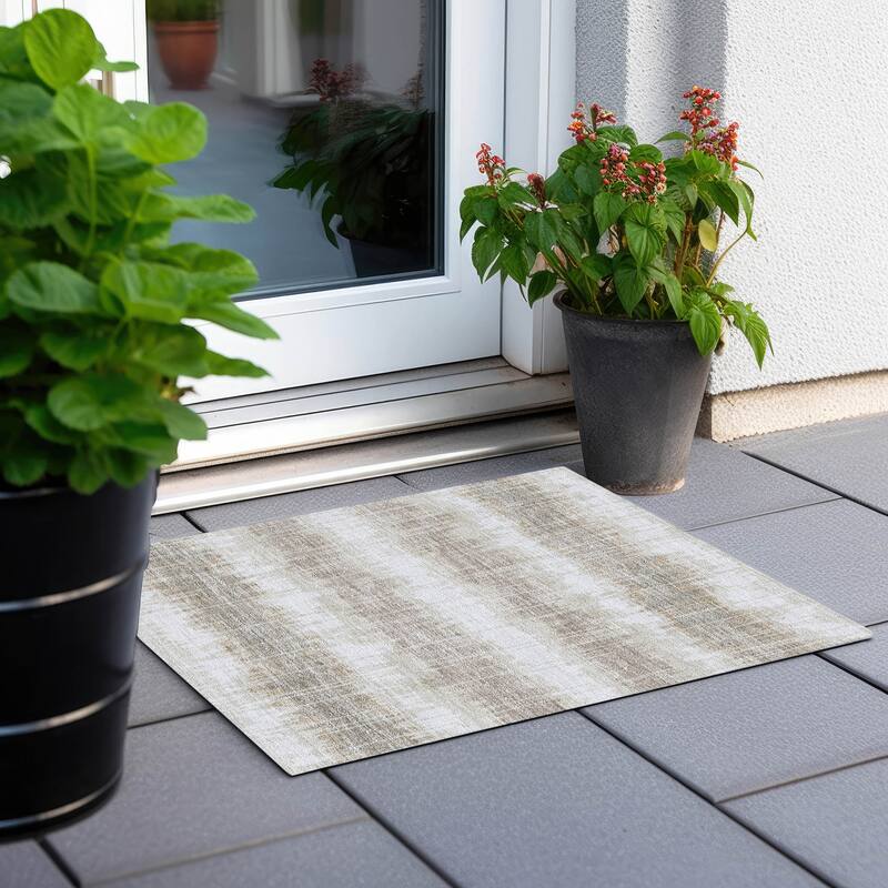 Machine Washable Indoor/ Outdoor Chantille Abstract Ombre Rug - Ivory - 1'8" x 2'6"
