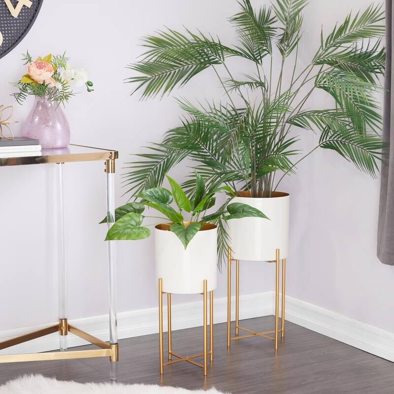 CosmoLiving by Cosmopolitan Metal Contemporary Planter (Set of 2) - S/2 24", 21"H - White