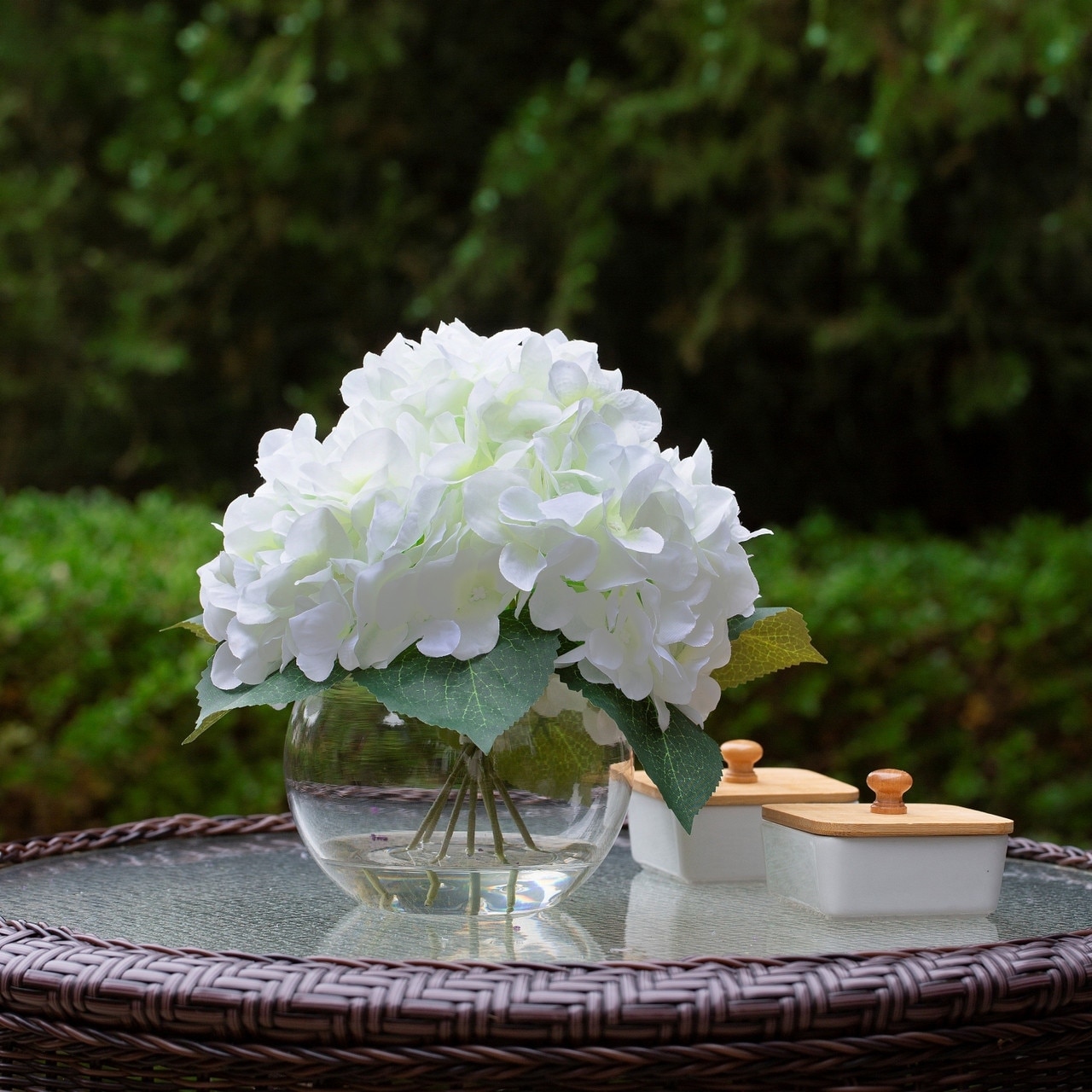 Silk flowers shop in vase