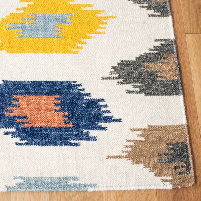 SAFAVIEH Handmade Flatweave Dhurries Radoslava Modern Wool Rug
