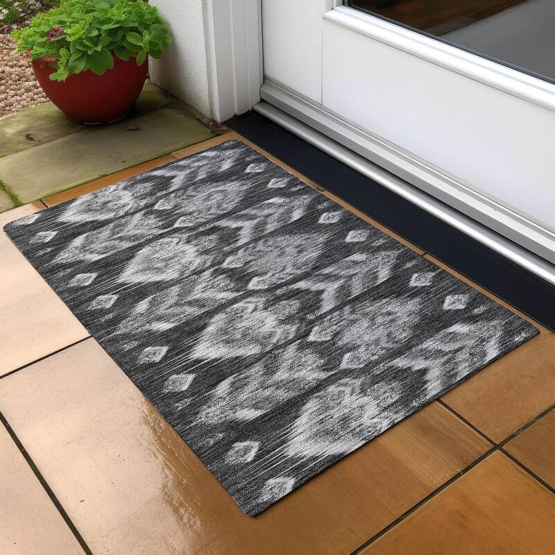 Machine Washable Indoor/ Outdoor Chantille Abstract Boho Rug - Black - 1'8" x 2'6"