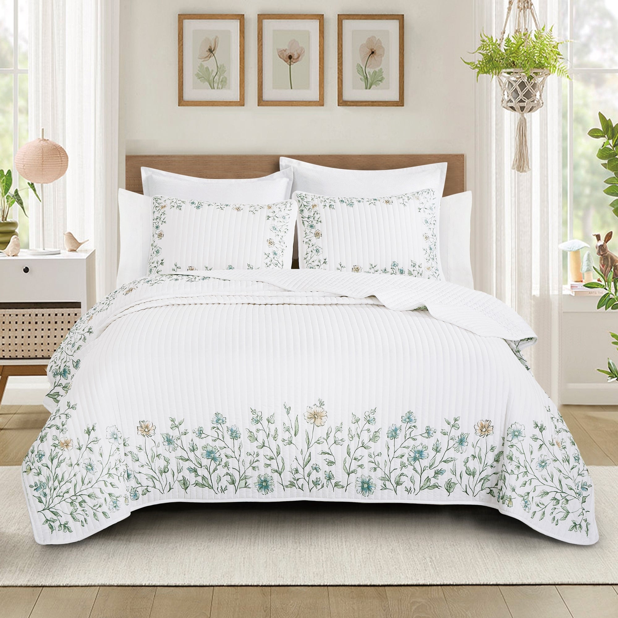 MarCielo Polyester Aqua Border Floral Bedspread Quilt Set
