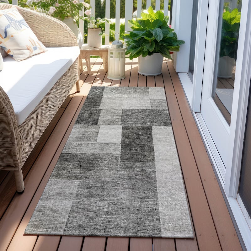 Machine Washable Indoor/ Outdoor Contemporary Geo Chantille Rug