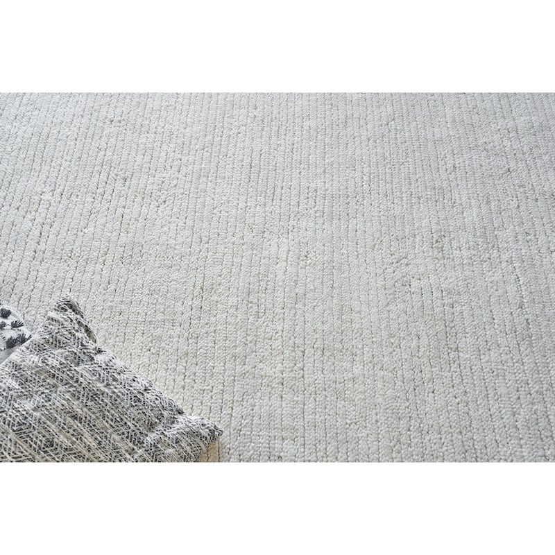 EXQUISITE RUGS Urth Hand-loomed New Zealand Wool Cream Area Rug.