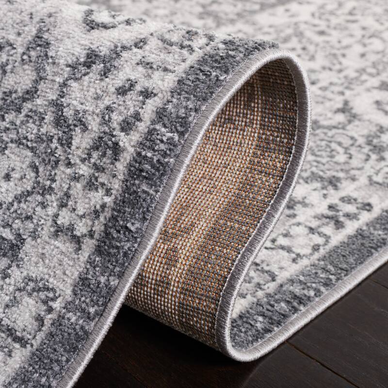 SAFAVIEH Toscana Arie Oriental Rug