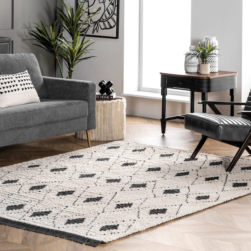 Nuloom Joanna Diamond Trellis Soft Shag Fringe Area Rug - 2' 8" x 8' - Beige