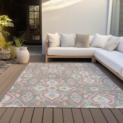 Machine Washable Indoor/Outdoor Traditional Spades Chantille Rug