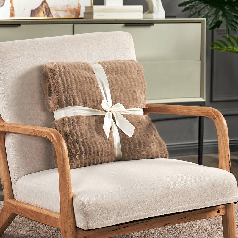 Shaggy Wavy FauxFur Throw Cozy Soft Thick Blanket for Bedroom
