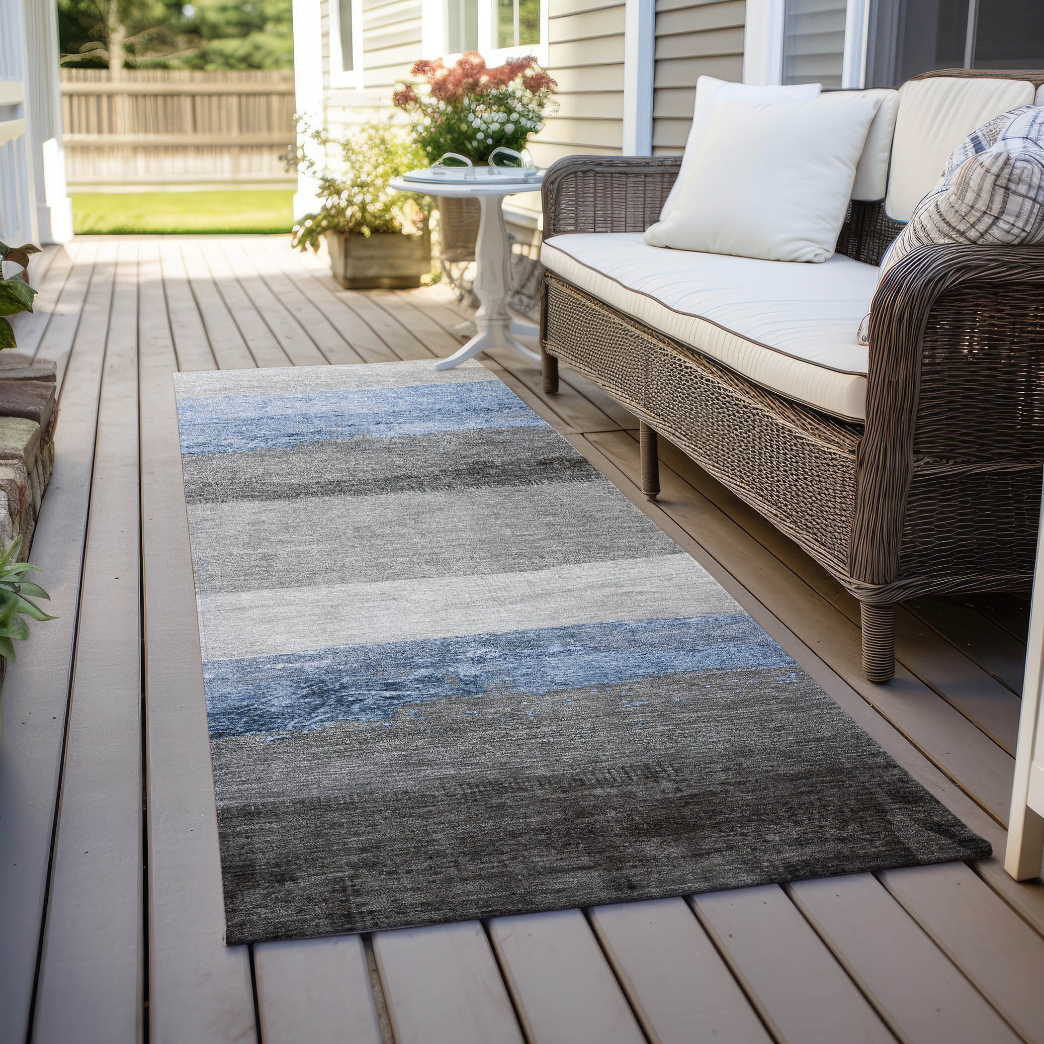 Machine Washable Indoor/ Outdoor Contemporary Ombre Chantille Rug