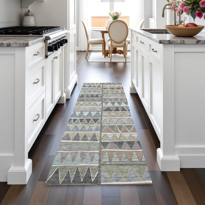 Machine Washable Indoor/Outdoor Casual Pennant Chantille Rug