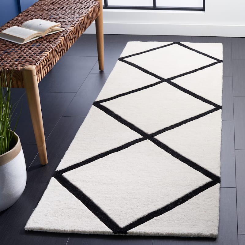 SAFAVIEH, Handmade Chatham Ezzelina Modern Moroccan Wool Rug - 2'3" x 7' Runner - Ivory/Black