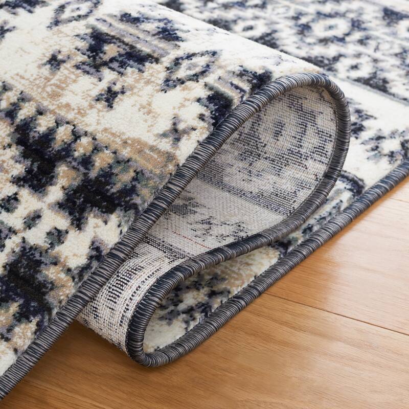 SAFAVIEH Vintage Persian Myrtie Rug