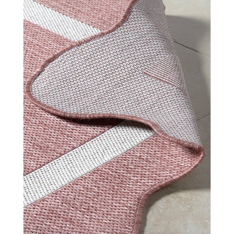 Livabliss Miami Beach Traditional Indoor / Outdoor Area Rug