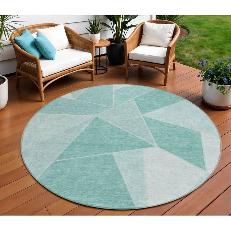 HomeRoots Geometric Transitional Rectangle Outdoor Rug - 8' Round