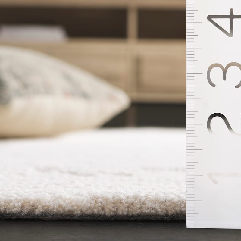 SAFAVIEH Handmade Blossom Chisato Contemporary Wool Rug