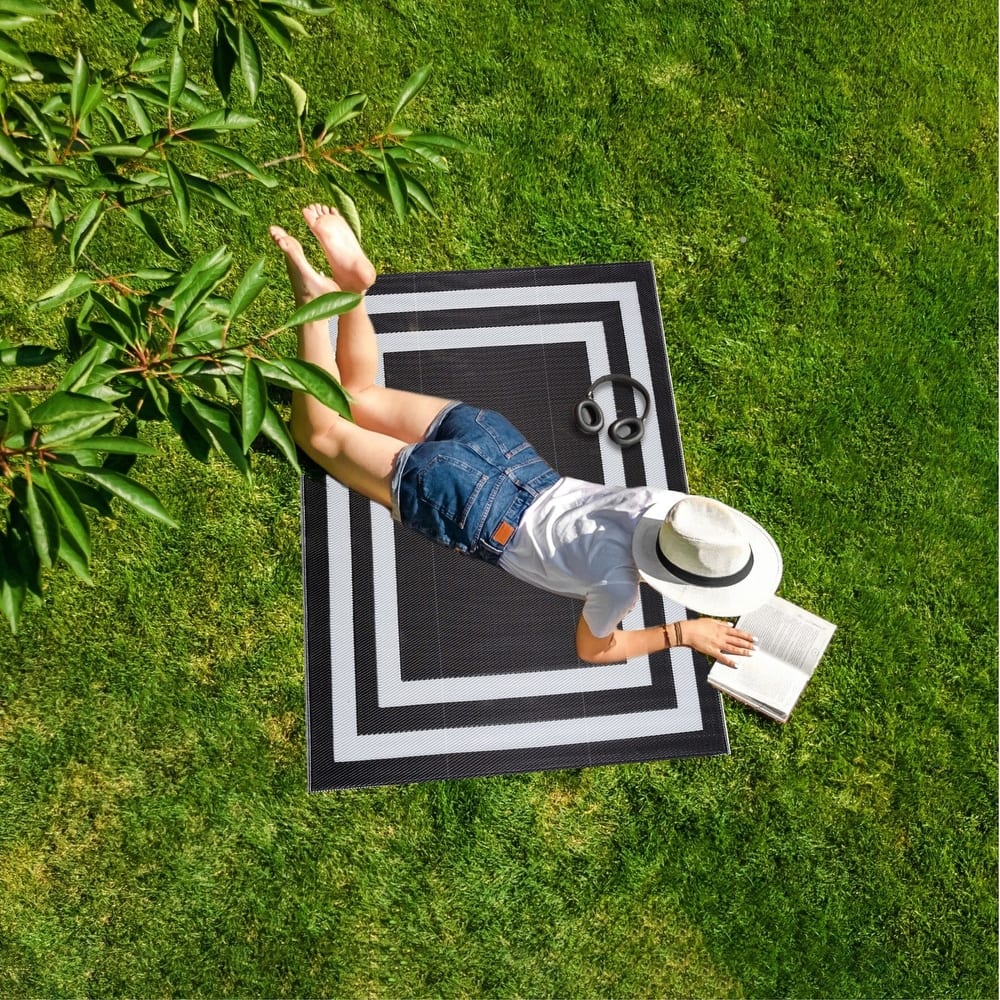 Playa Rug Outdoor Recycled Reversible Plastic Folded Mat/Rug Paris Collection Lightweight & Weather, Water and UV Resistant